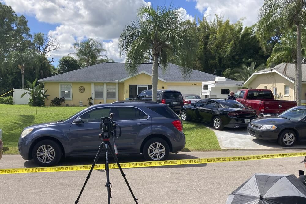 FBI SEARCHES FLORIDA HOME OF BRIAN LAUNDRIE AP -9-20-2021 1.jpeg